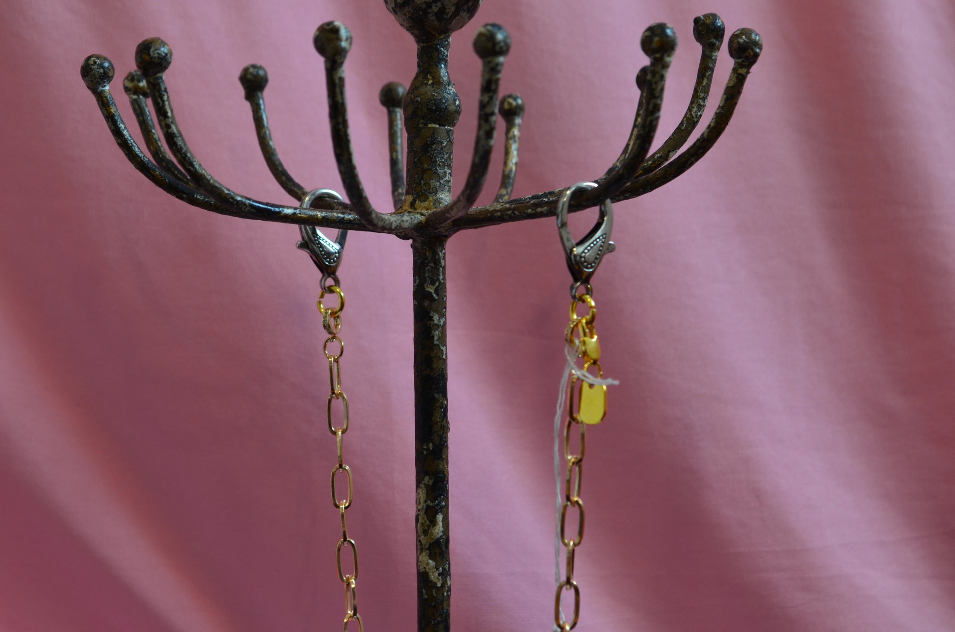 Silver Paisley Clasp 16" Gold-Colored Chain